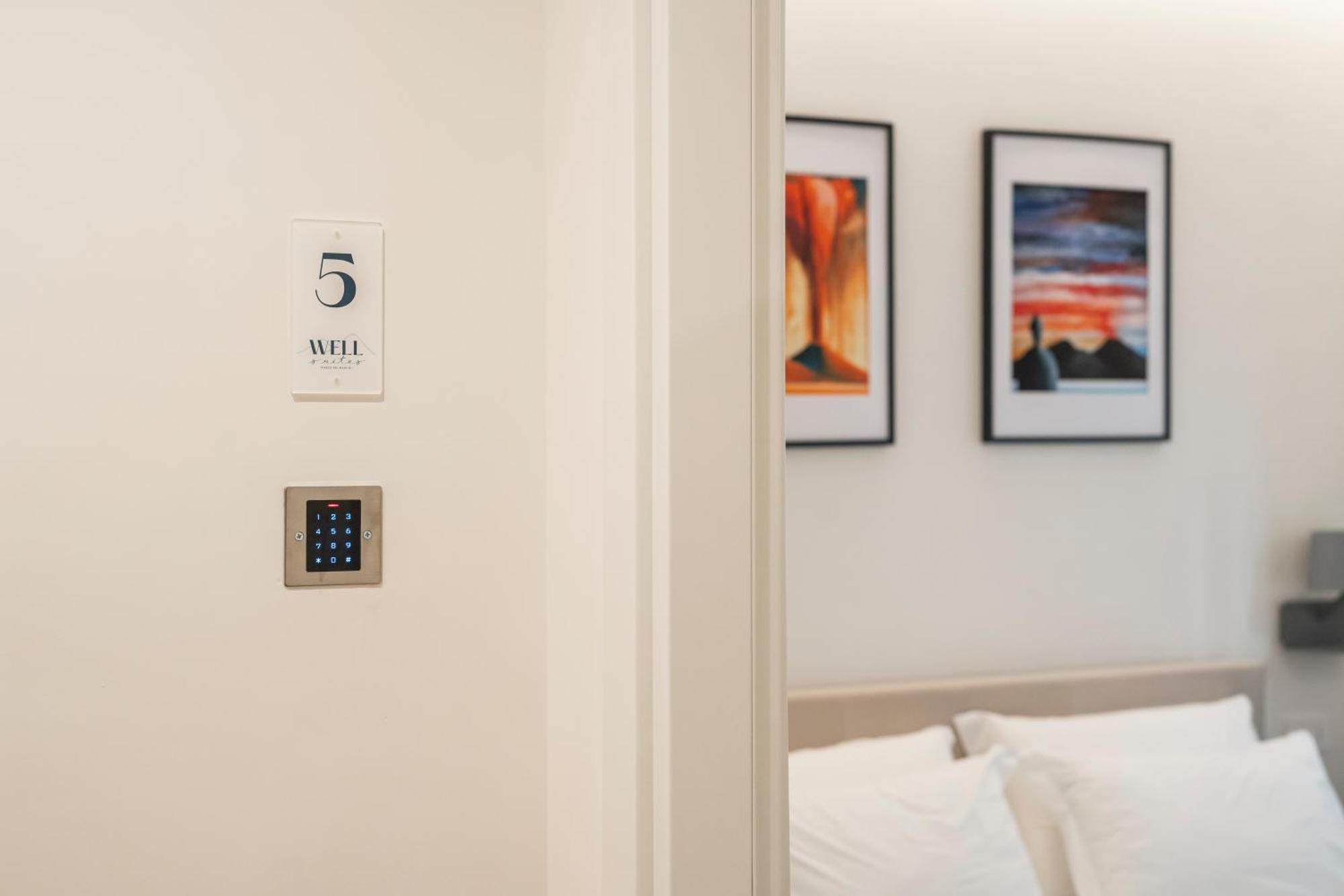 Well Suites - Piazza Dei Martiri Naples Exterior photo