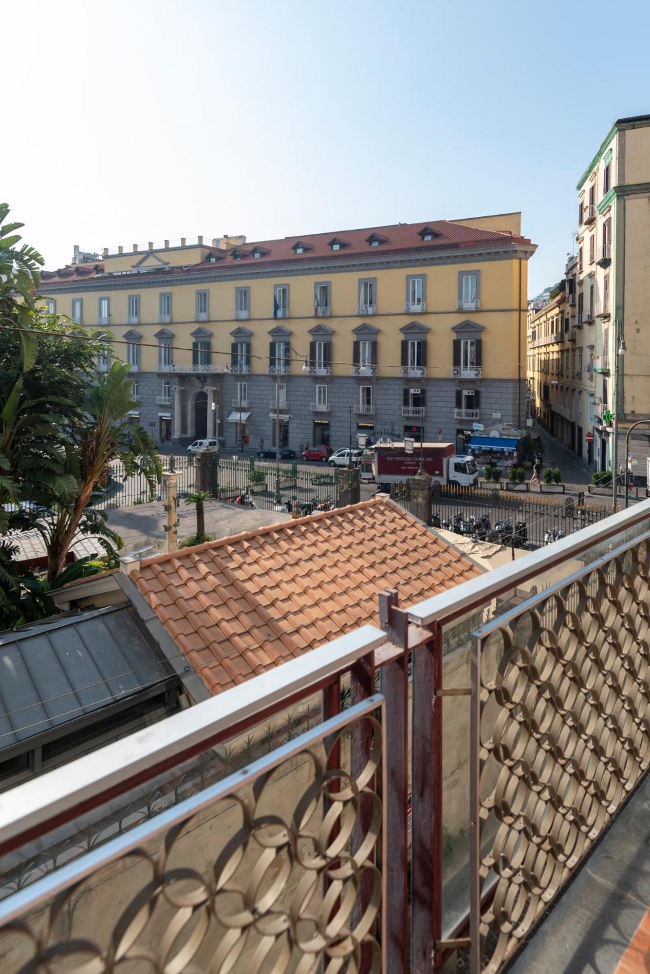 Well Suites - Piazza Dei Martiri Naples Exterior photo